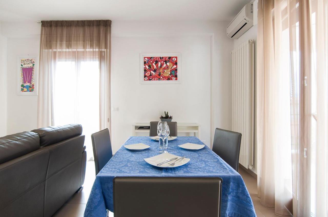 La Terrazza Su Fondi Apartment Luaran gambar