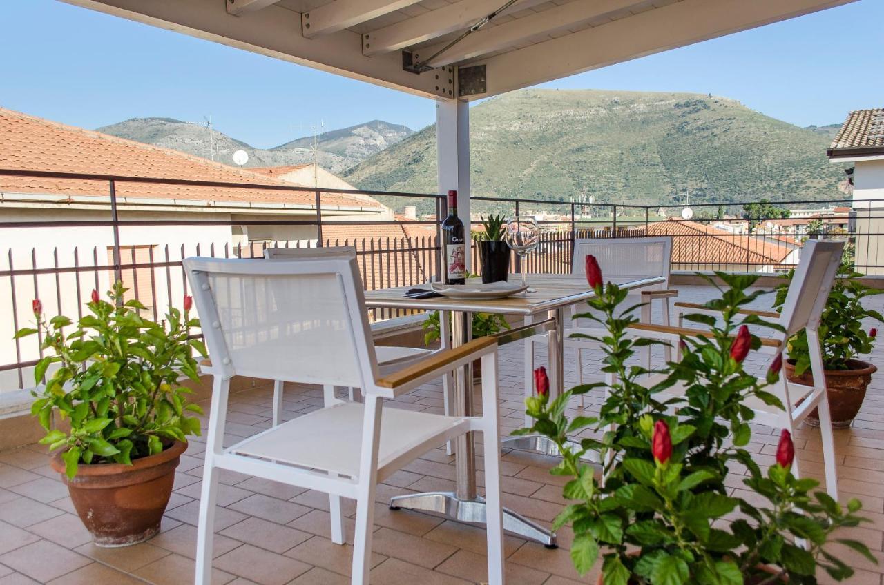 La Terrazza Su Fondi Apartment Luaran gambar