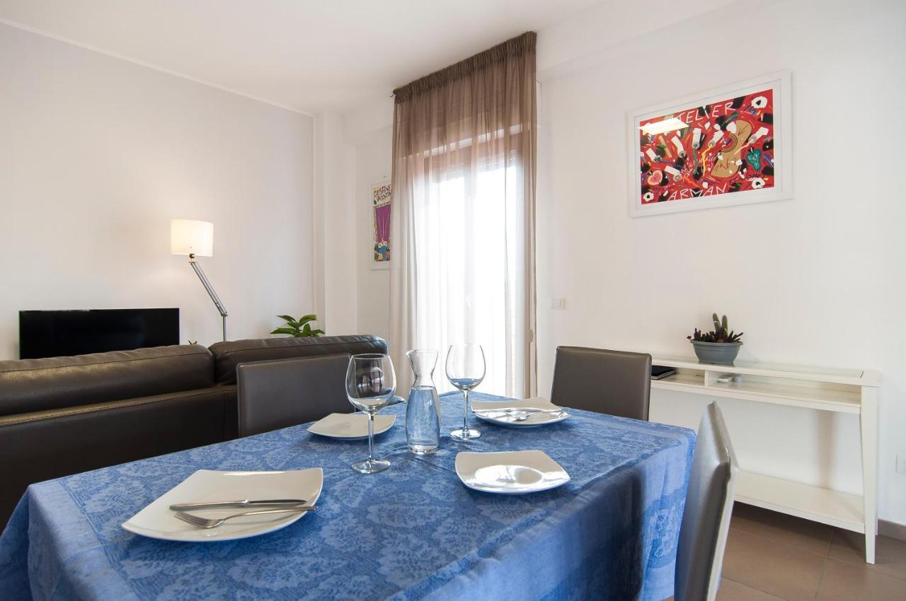 La Terrazza Su Fondi Apartment Luaran gambar