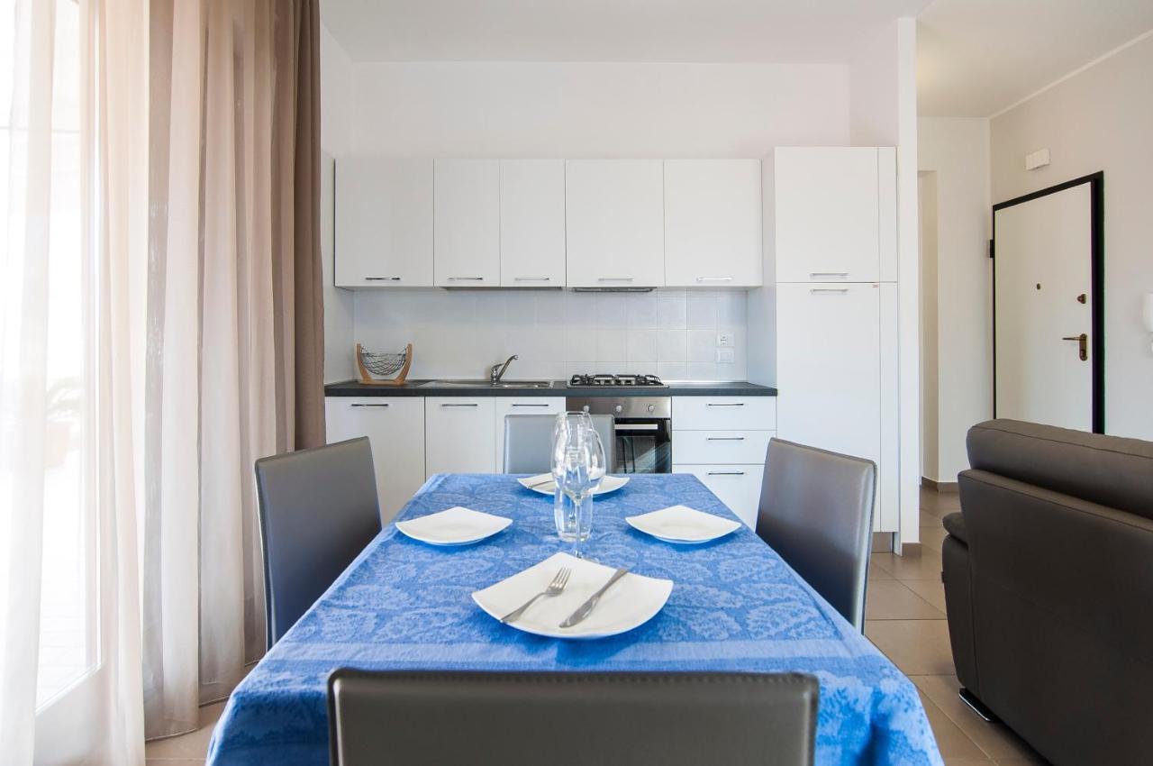 La Terrazza Su Fondi Apartment Luaran gambar