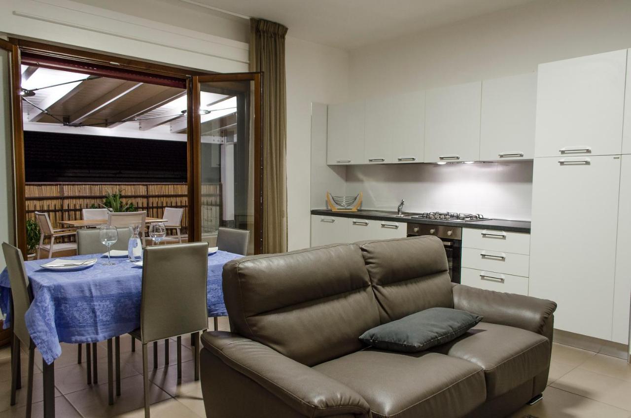 La Terrazza Su Fondi Apartment Luaran gambar